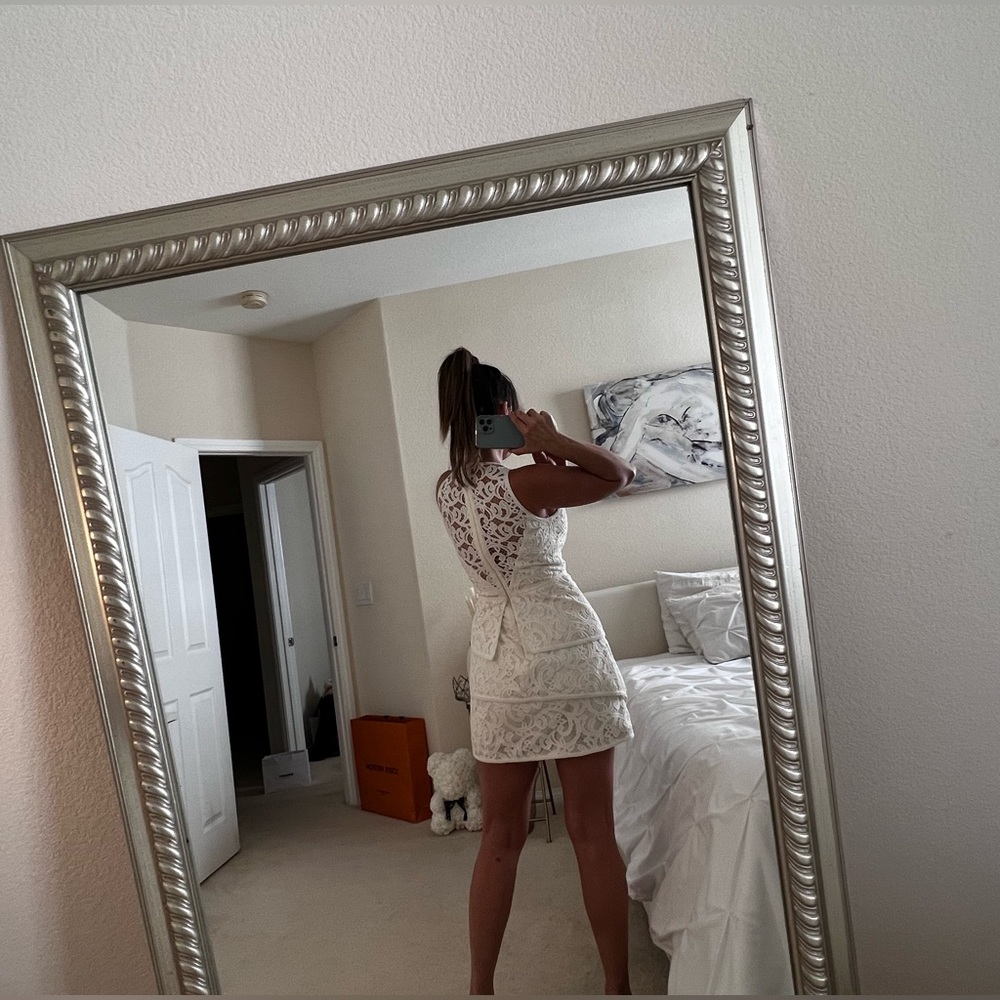 ๐ BcbgMaxAzria White Dress - Picture 4 of 9